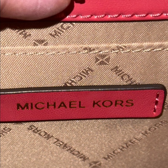 NWT-Michael Kors Pink Quilted Crossbody Bag with Gold Hardware - Picture 9 of 11